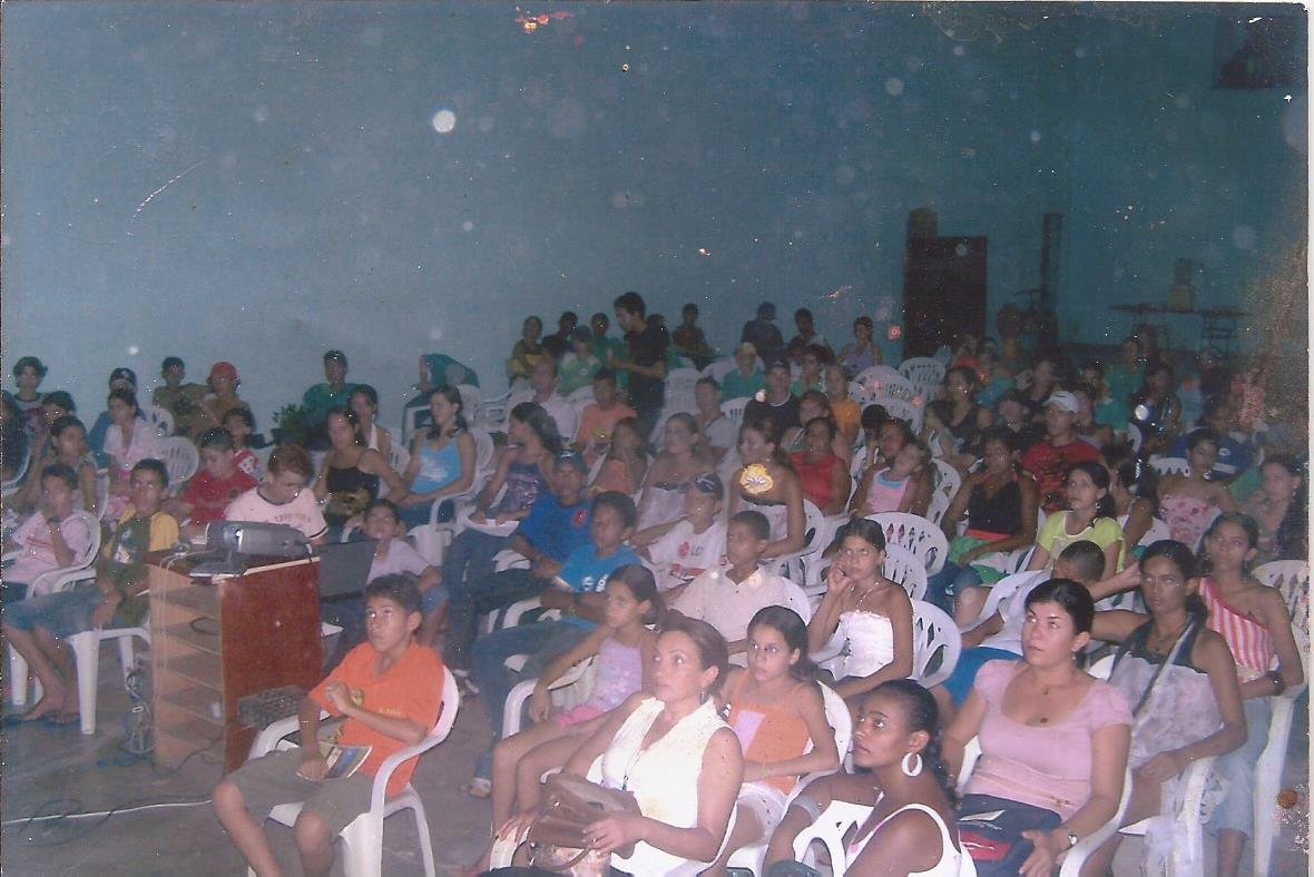 Inclusão Social e Cultural: ONG ACEMA oferece cinema Gratuito e curso de pintura para a comunidade
